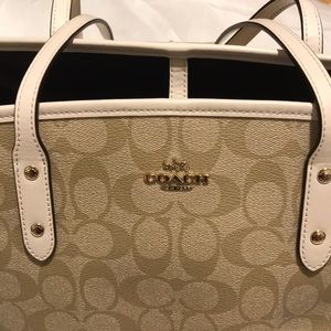 COACH SIGNATURE Carryall Shoulder Bag